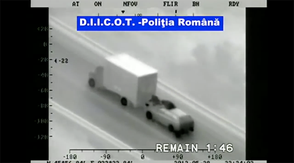 romania thieves steal many iphones from a moving truck 01