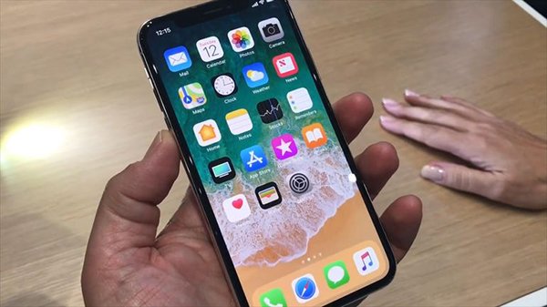 apple may reveal 6 4 in iphone in 2018 00
