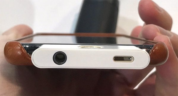 iphone x home button in ces 2018 02
