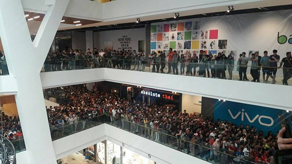 10000 malaysian flood in apple reseller for 50usd iphone 01
