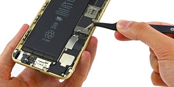 apple store need more staff to replace old iphone battery 02