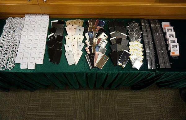 hk customs seize smartphone shop which sold fake iphone 01