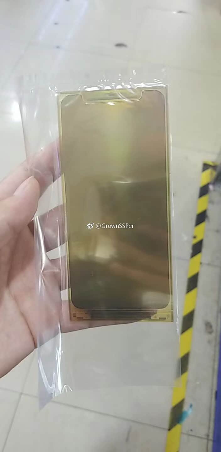 iphone se 2 screen glass leaked photos rumored 01