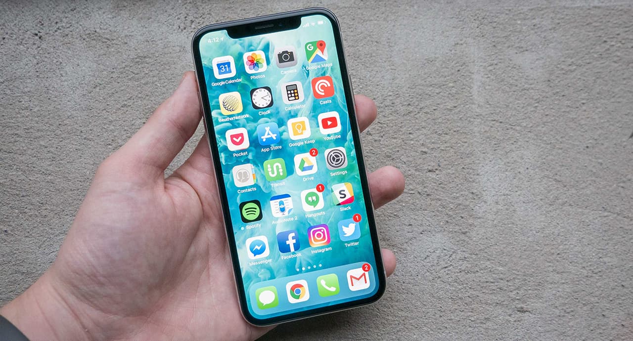 some analyst said not all 2019 iphone have oled display 00