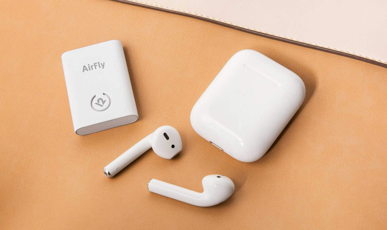 twelve south alyfly for airpods in aeroplane 00