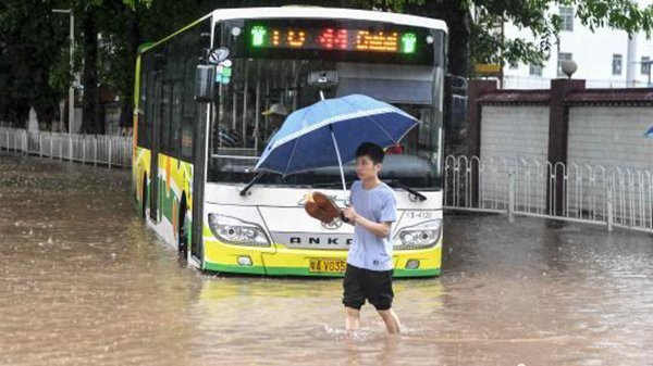 chinese gov tell us a stange way to prevent electric shock in rain 00