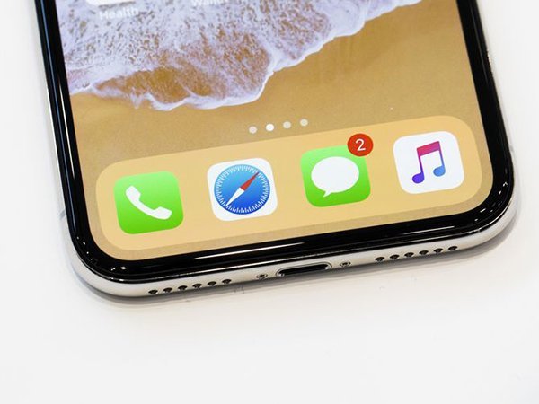 iphone x initially may not have lightning port 02