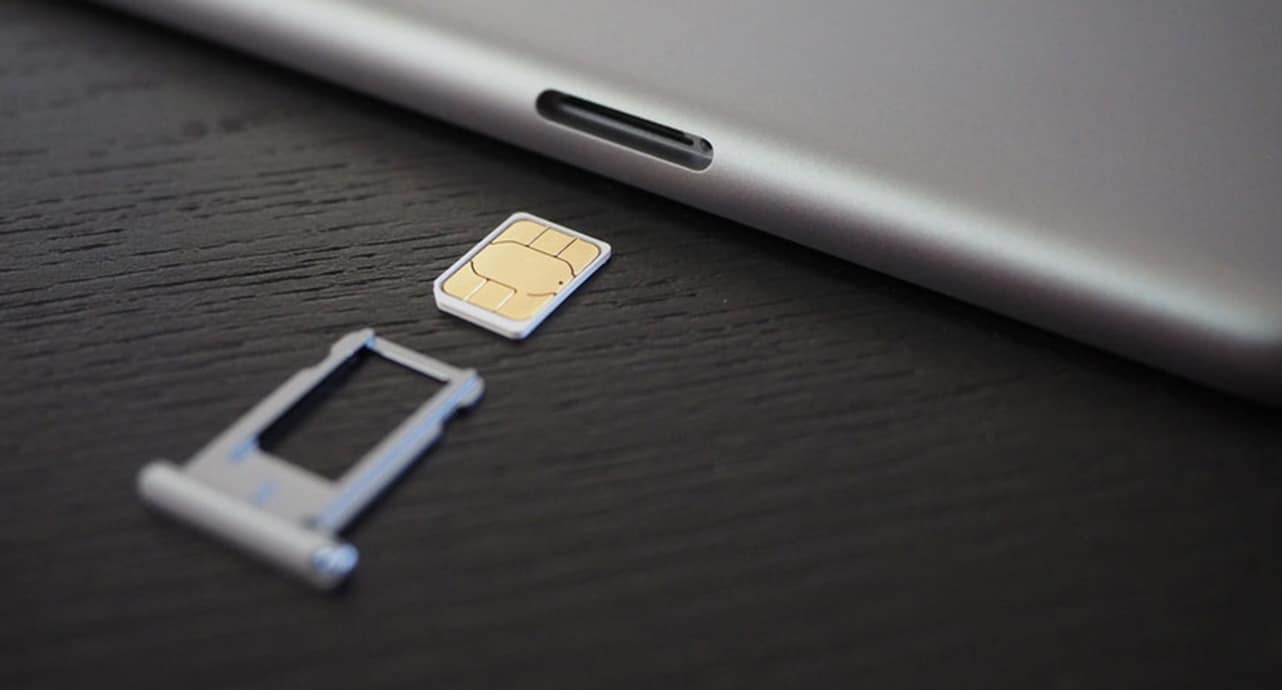apple sim may benefit customers and hurt carriers 00