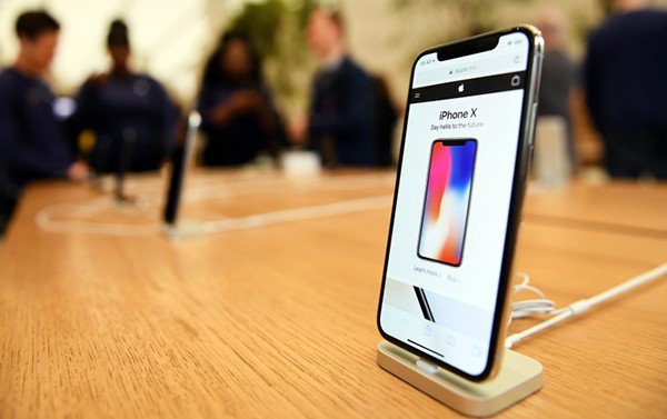 thieves stole usd19000 iphones from apple store 01