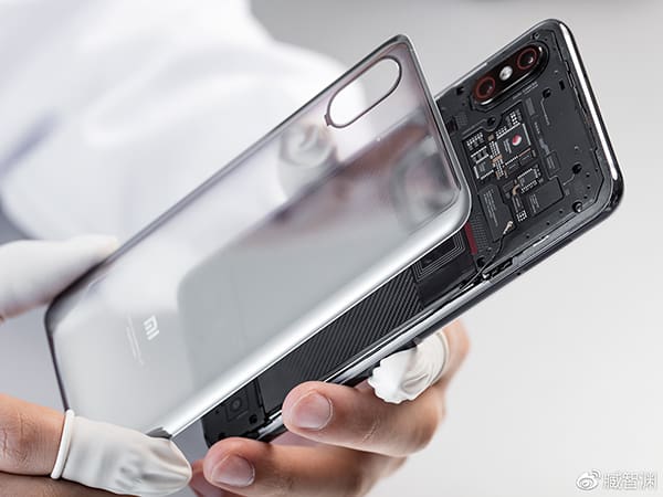 the back transparent motherboard in xiaomi mi 8 is fake 03