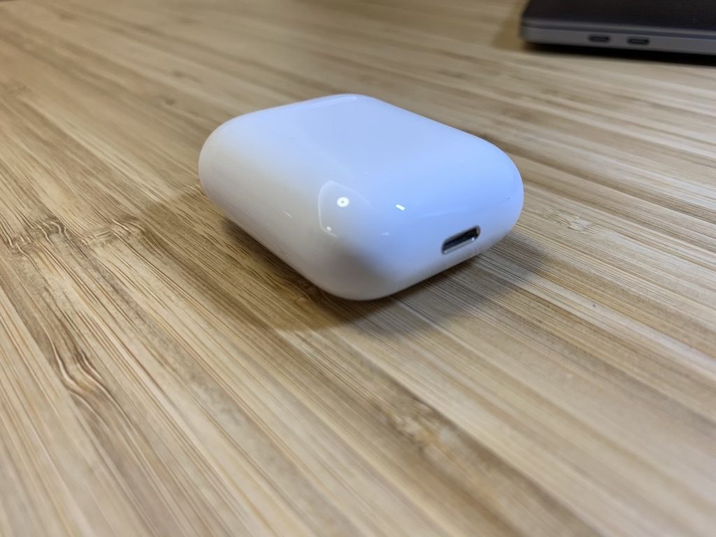 airpods2 case lightning