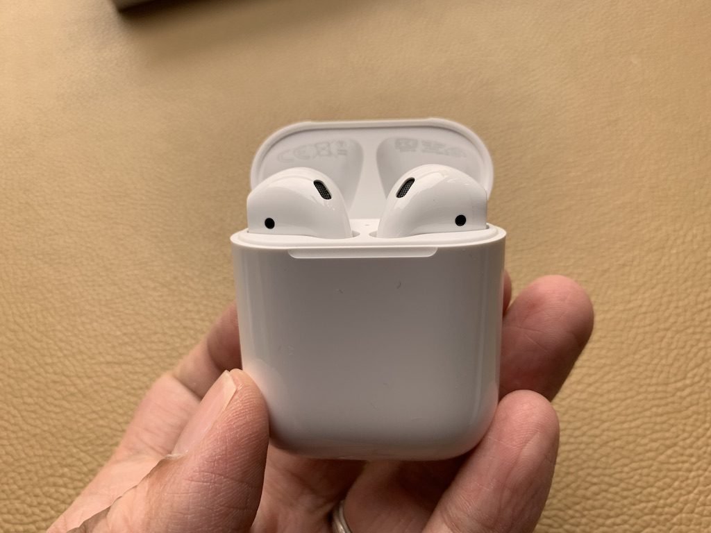 airpods2 withcase2 1