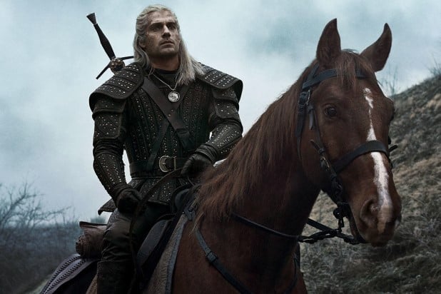 henry cavill and witcher showrunner say the show isnt confusing