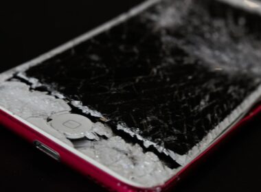 broken iphone01