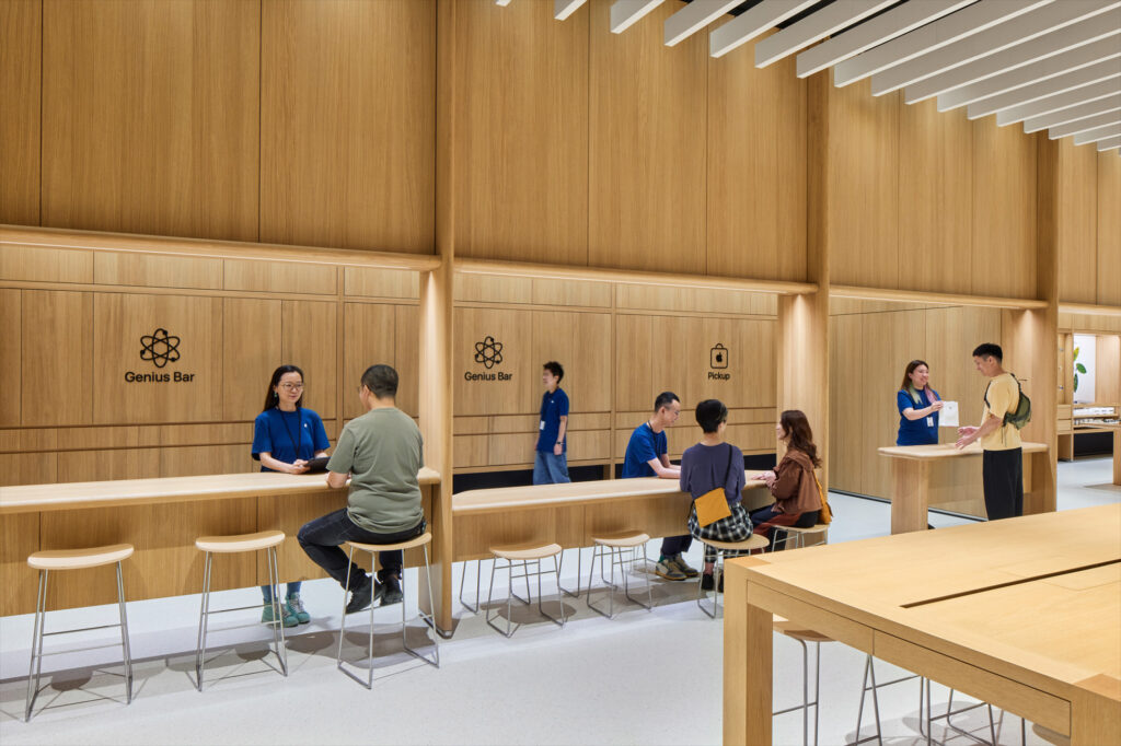 Apple MixC Wenzhou China media preview Genius Bar big.jpg.large 2x