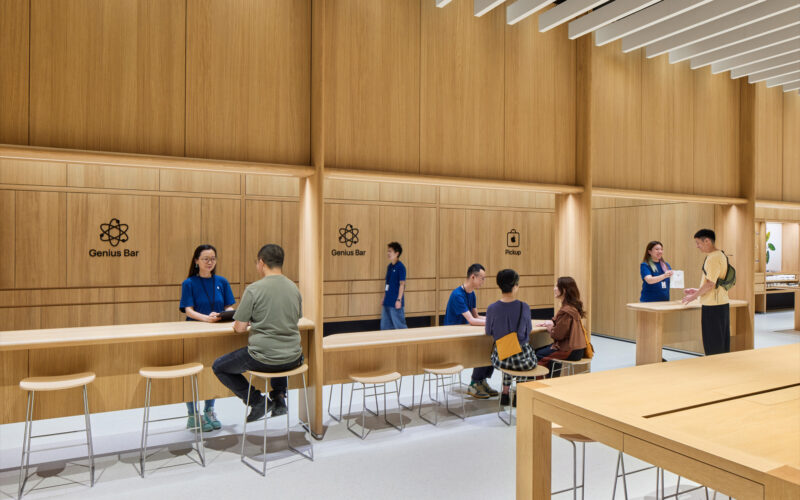 Apple MixC Wenzhou China media preview Genius Bar big.jpg.large 2x