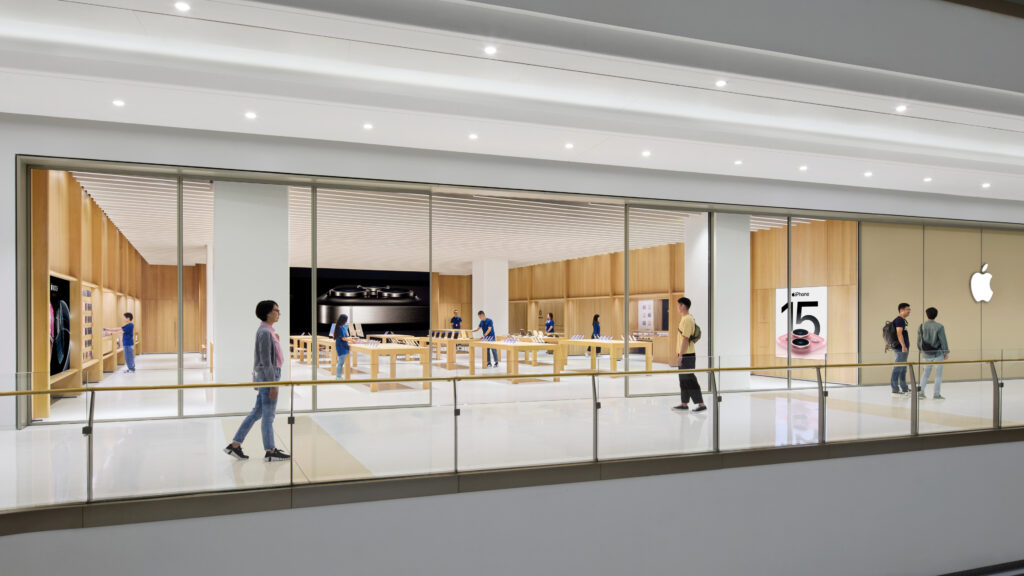 Apple MixC Wenzhou China media preview storefront Full Bleed Image.jpg.xlarge 2x