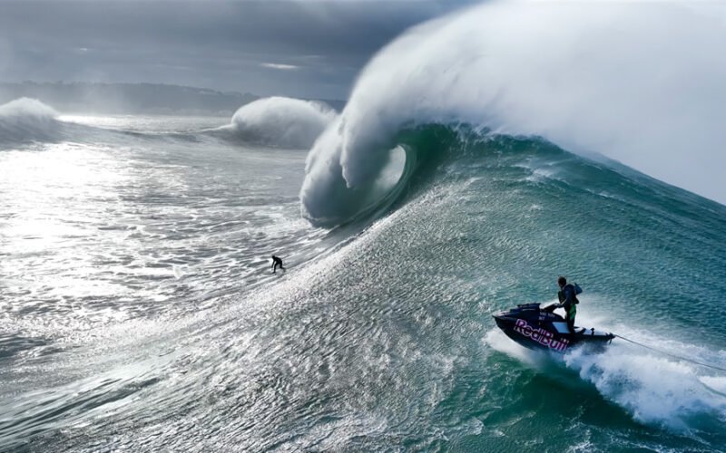 Apple Vision Pro immersive video Big Wave Surfing with Red Bull big.jpg.large