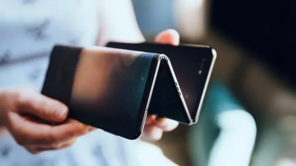 Huawei tri fold smartphone prototype 1