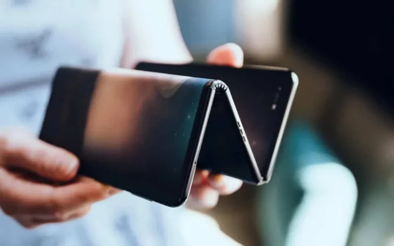 Huawei tri fold smartphone prototype 1