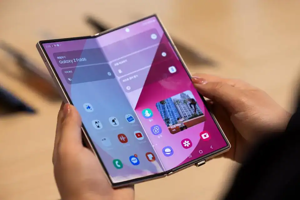 GalaxyZFold7 render2