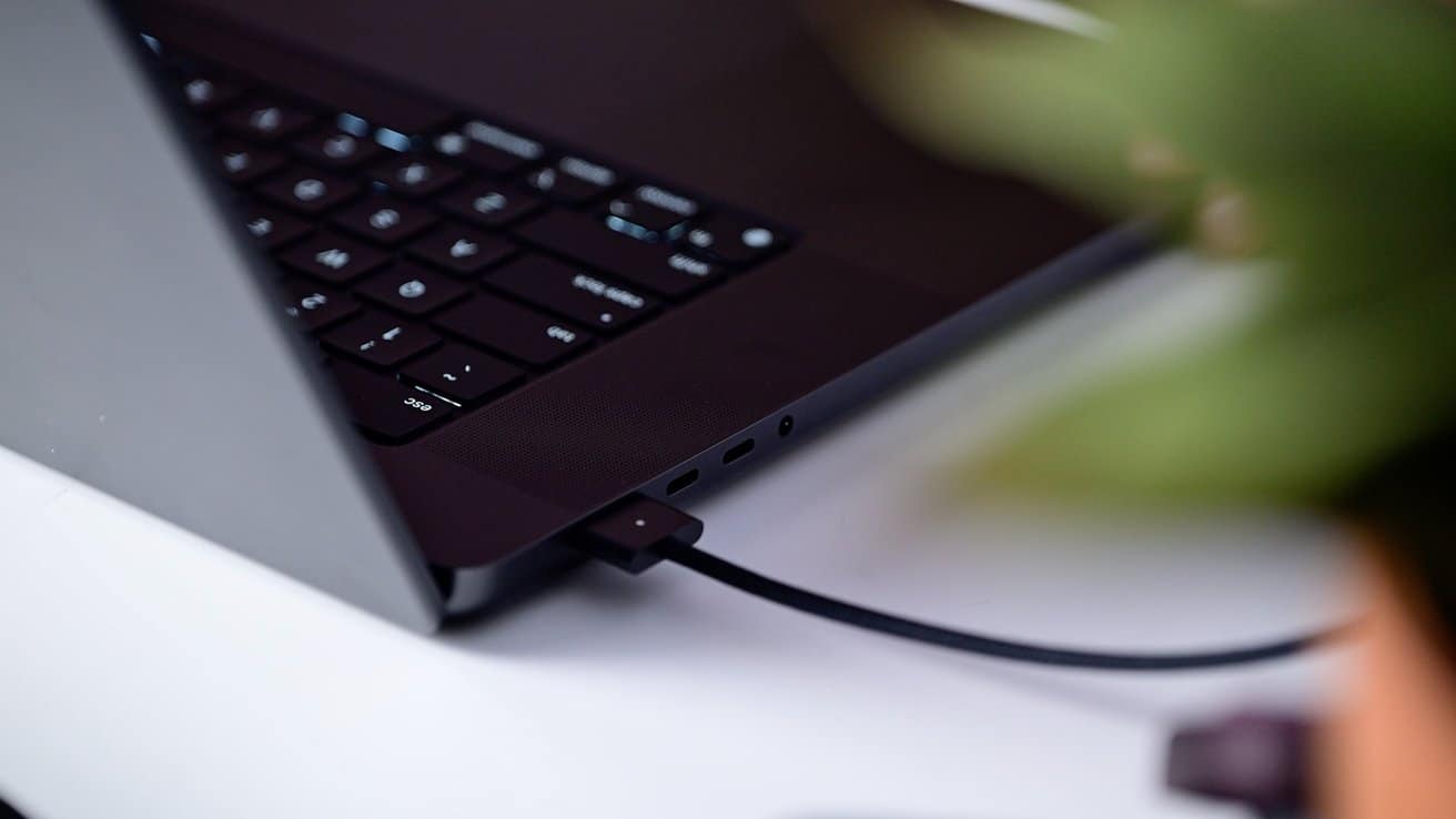 64674 134756 MagSafe MBP M3