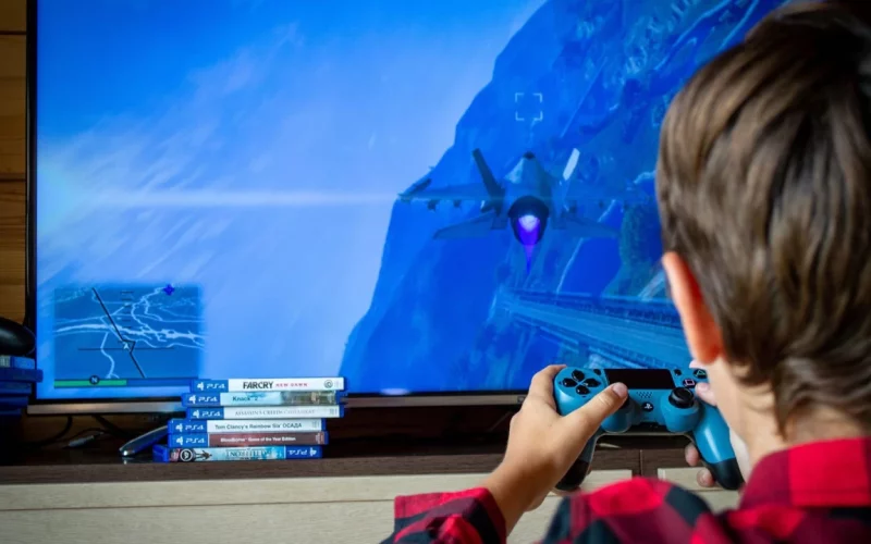 1757538611 kid play video game story