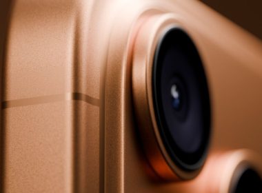 Alleged iPhone 17 Pro Antenna Line