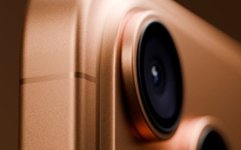 Alleged iPhone 17 Pro Antenna Line