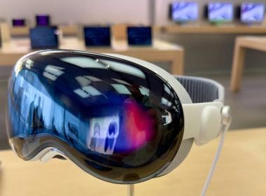 Apple describes a way to make Vision Pro much lighter