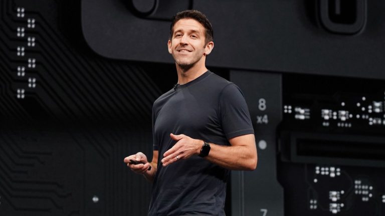 Apple John Ternus 2019 1