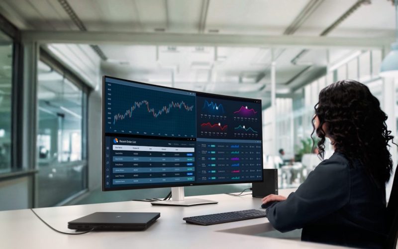 Dell UltraSharp 52 Thunderbolt Hub Monitor 2