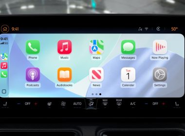 Apple CarPlay iOS 26 Tight Crop