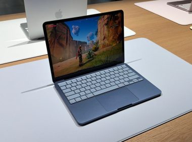 66928 140538 MacBook Neo indigo open gaming Apple event xl