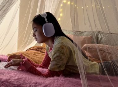 MacBook Neo Lifestyle 1