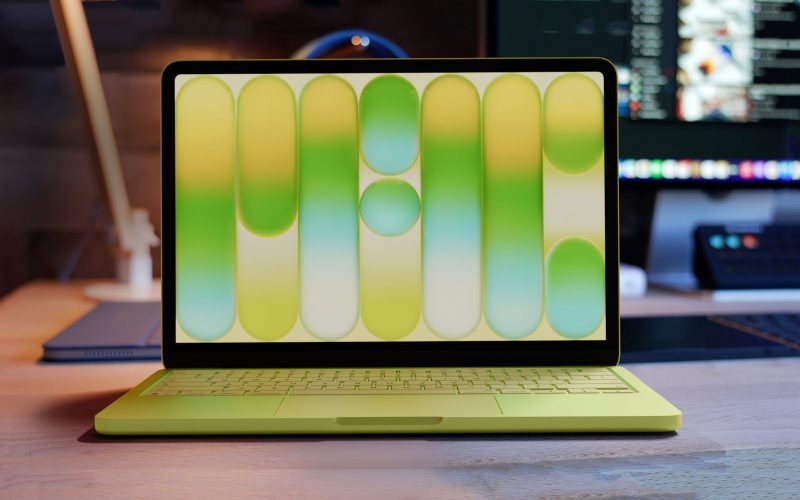 Neo Hands On Feature Sans Text