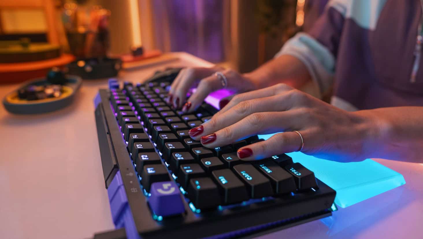 Logitech G512 X 推出全新鍵盤　結合類比與機械軸