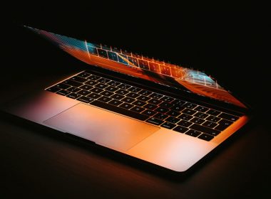 Samsung Report Confirms Timings For OLED MacBook Pro With MacBook Air Further Delayed