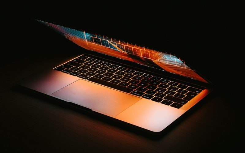 Samsung Report Confirms Timings For OLED MacBook Pro With MacBook Air Further Delayed