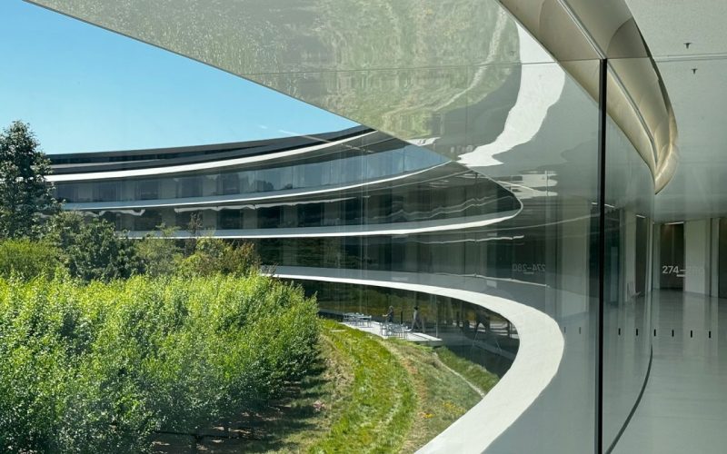 Apple Generates 2 4 Million Per Employee But Is Only Third In The Ranking