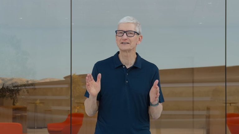 Tim Cook Gestures xl